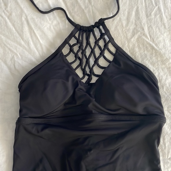 Beautiful Aqua Rose One-piece Swimsuit - Picture 4 of 6